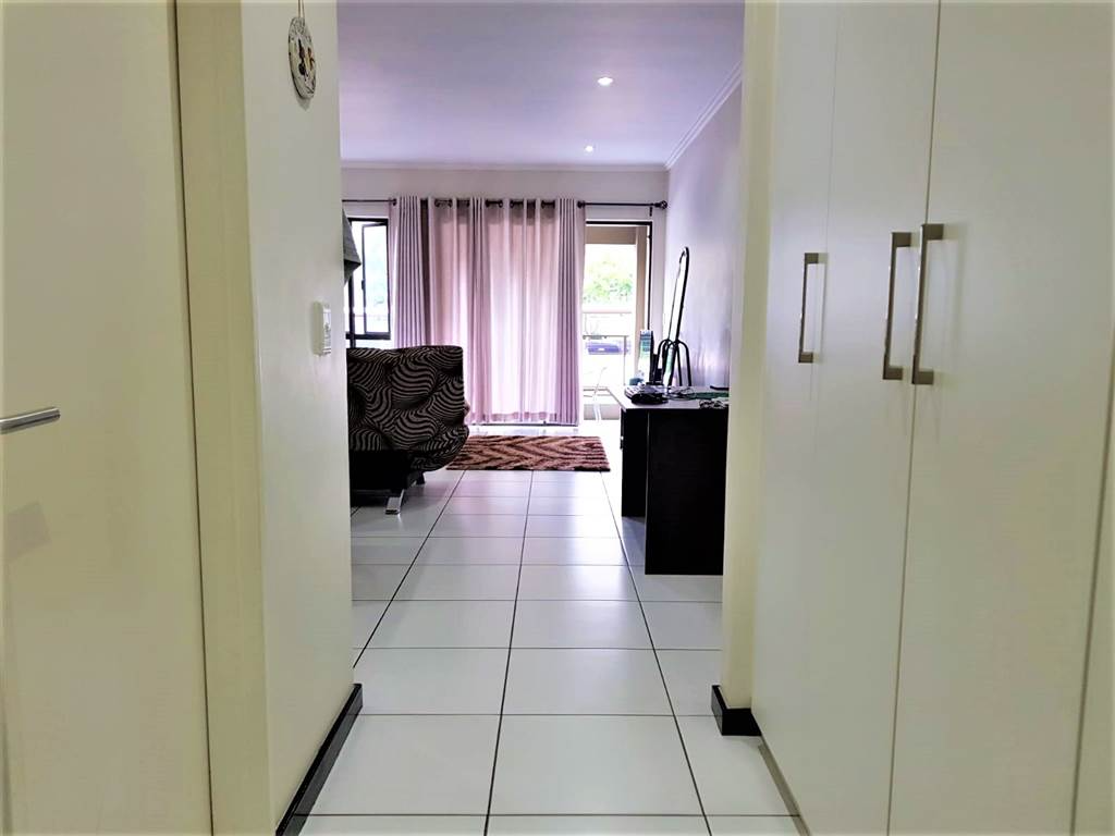 1 Bed Apartment in Sunninghill photo number 3