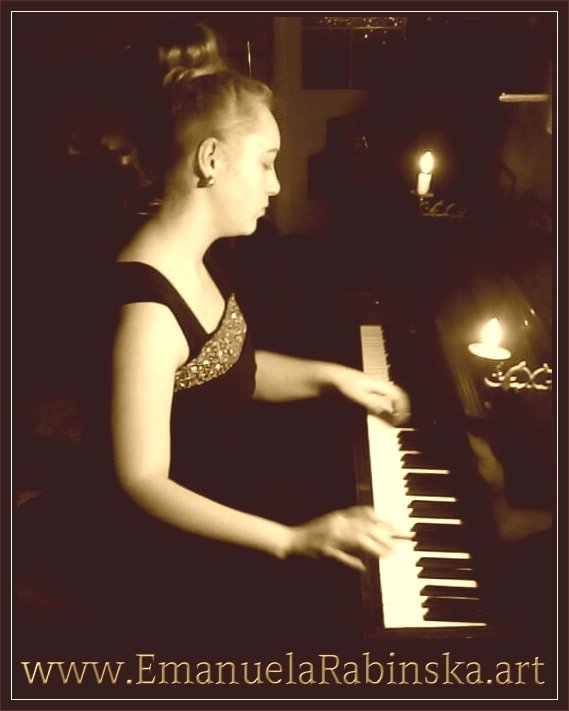 Emanuela Rabińska na fotografii użytej do teledysku utworu muzycznego The heaven.