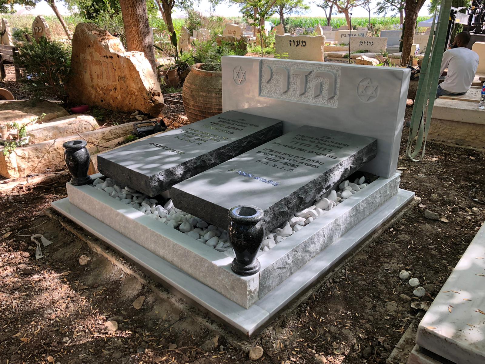 מצבות כפולות