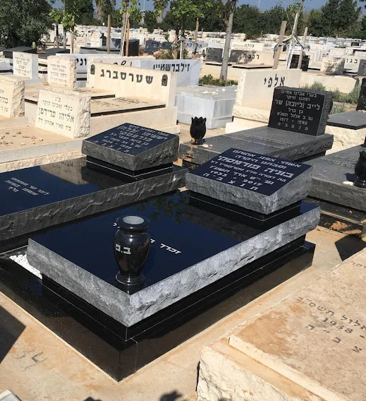 מצבות גרניט שחור