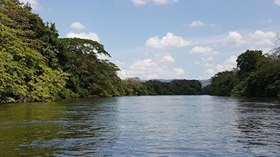 La imagen puede contener: nube, cielo, montaña, exterior, naturaleza y agua