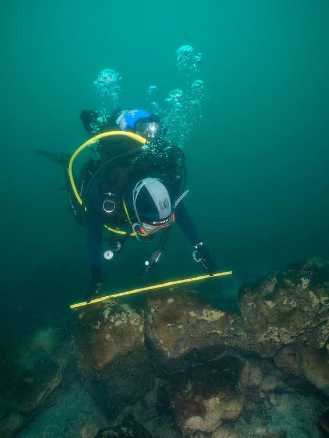 (Exploration of a submerged archaeological site of a lost Mayan city by experts in Lake Atitlán, Guatemala. (Photo credit: INAH/Zenger) 