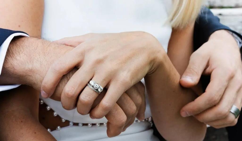 When should you buy your wedding bands