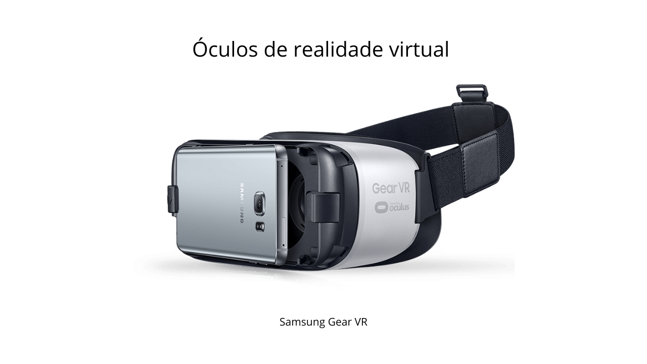Título: Óculos de realidade virtual. No centro da imagem está um óculos de realidade virtual com um smartphone da Samsung encaixado com fundo branco. Abaixo está escrito com uma fonte menor: "Samsung Gear VR"​.