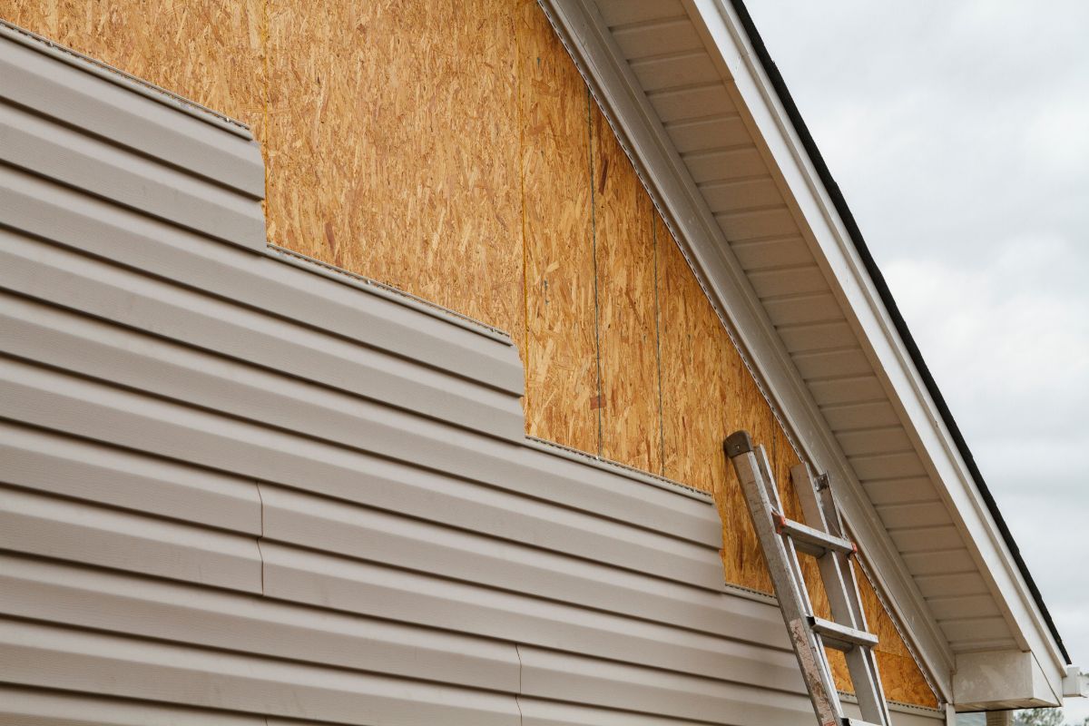 remove vinyl siding 