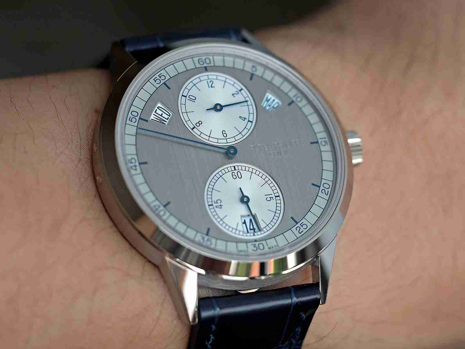 Le Meilleur Réplique Montre Patek Philippe Complications Calendrier Annuel Blanc Or Ref. 5235G-001