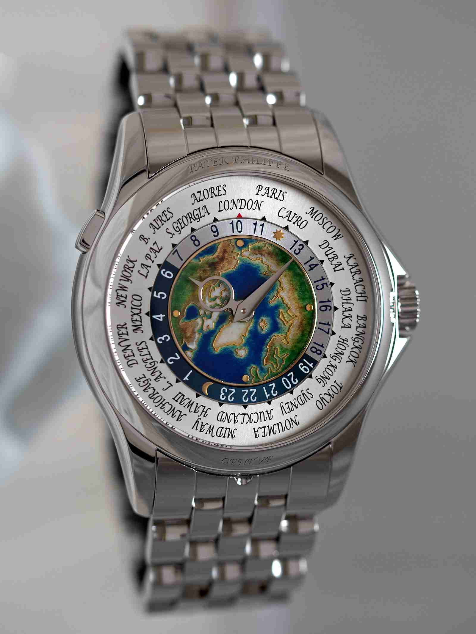 Réplique Montre Patek Philippe Grand Complications World Time Cloisonné Ref. 5131/1P Platinum La Revue