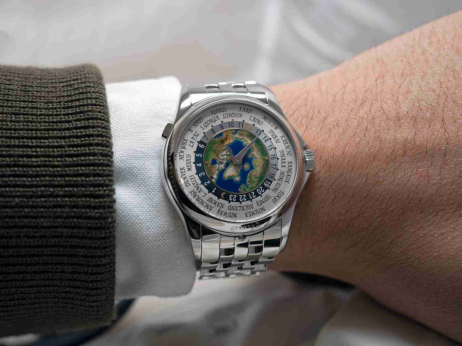 Réplique Montre Patek Philippe Grand Complications World Time Cloisonné Ref. 5131/1P Platinum La Revue