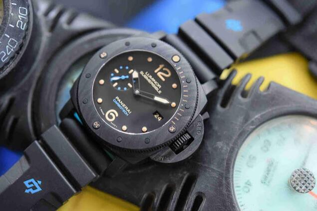 Réplique Montres Panerai Luminor Submersible 1950 Carbotech Cadran Noir En Acier Inoxydable PAM00616