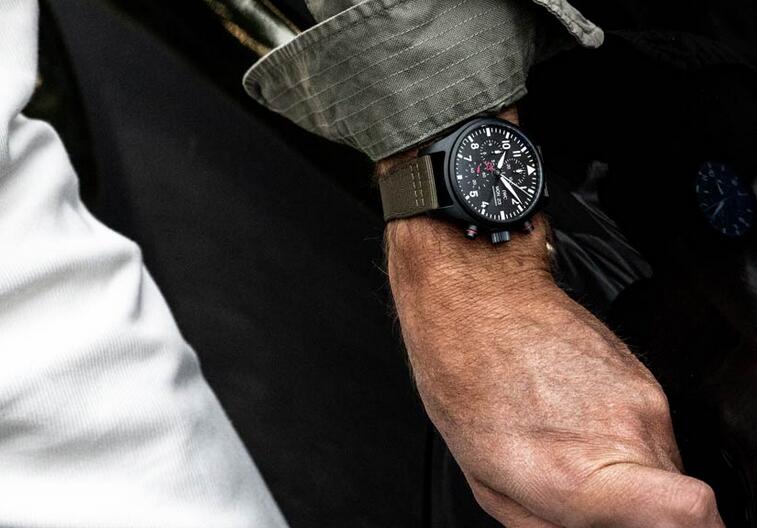 Guide des réplique montres IWC Pilot TOP GUN Ceratanium Chronographe en édition limitée 3