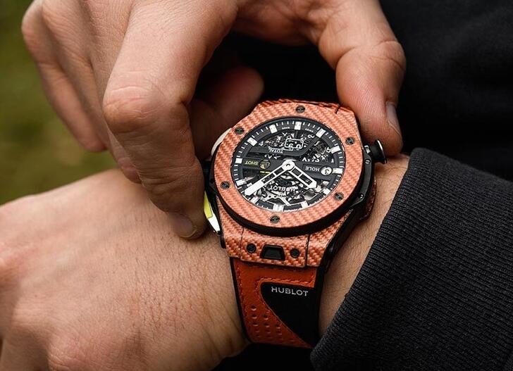 Copie Montres Hublot Big Bang Unico Golf Skeletonized Orange Carbon en édition limitée 3