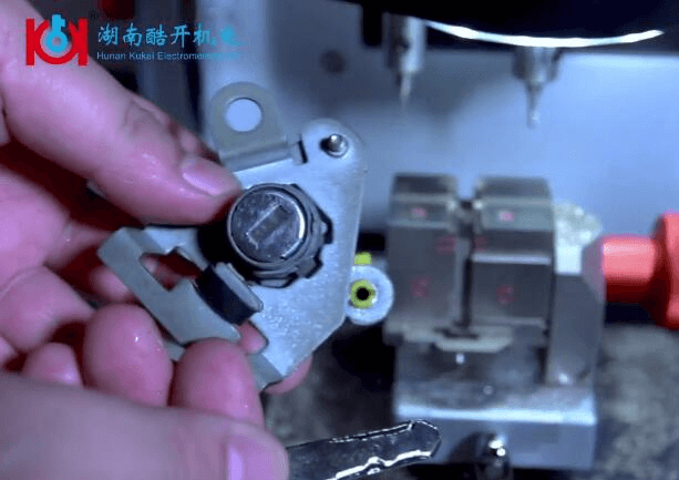 Honda-Accord-Key-Cutting-by-Alpha-Key-Cutting-Machine-14