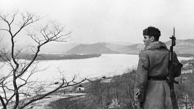 Советский пограничник на О. Даманском
