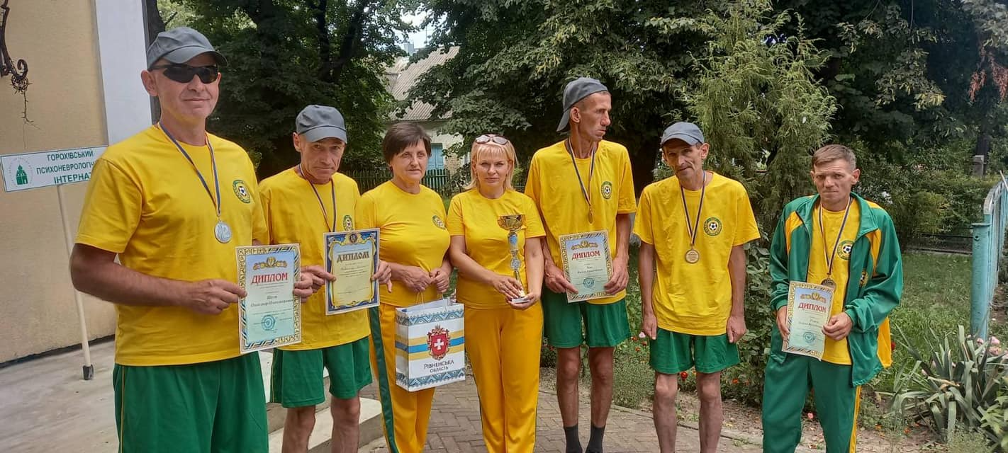 На зображенні може бути: 7 людей та текст